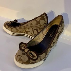 COACH SWEETIE BOW SIGNATURE C CANVAS WEDGE HEELS